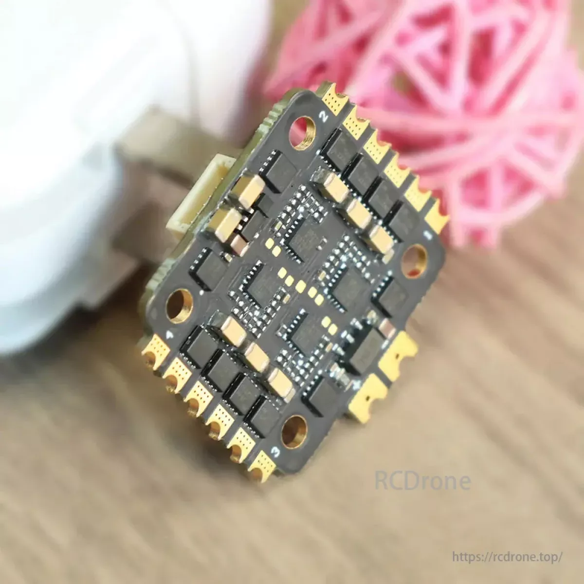 HAKRC BLS 15A 4-в-1 ESC для FPV дрона, 2–4S LiPo, 20x20мм, DShot600, BLHeli_S прошивка HAKRC BLS 15A 4-в-1 ESC для FPV дрона, 2–4S LiPo, 20x20мм, DShot600, BLHeli_S прошивка