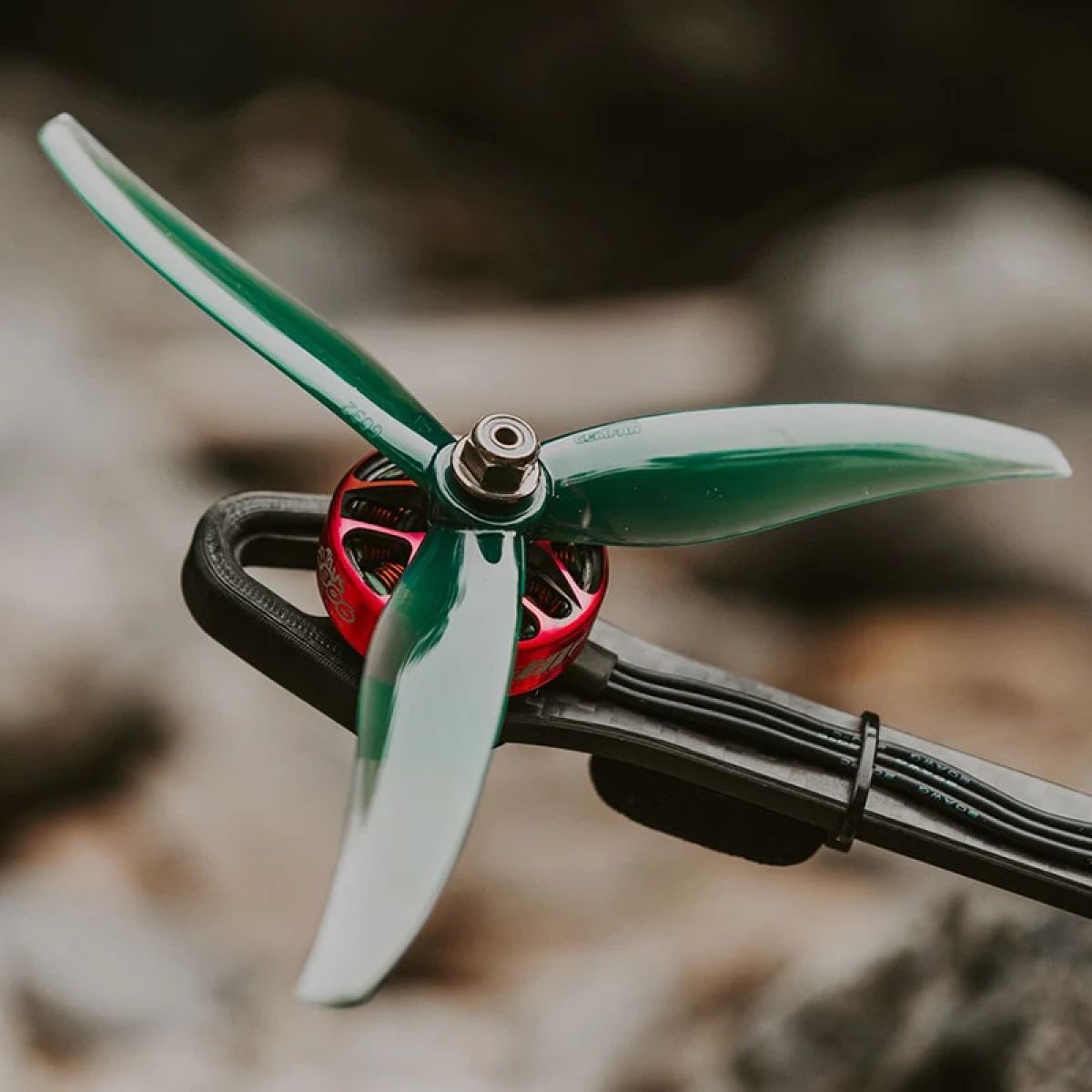 12 пар GEMFAN 6032 3-лопастные пропеллеры 6x3.2x3 для FPV квадрокоптеров 6" BOB57 Long Range 12 пар GEMFAN 6032 3-лопастные пропеллеры 6x3.2x3 для FPV квадрокоптеров 6" BOB57 Long Range